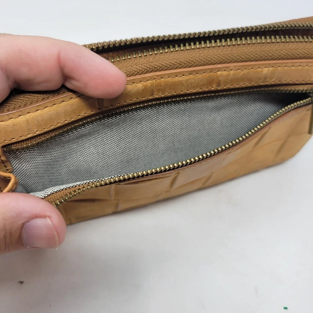 Fossil Wallet Tan‎ Leather Zip-Around Logo Wristlet Woven Look Design